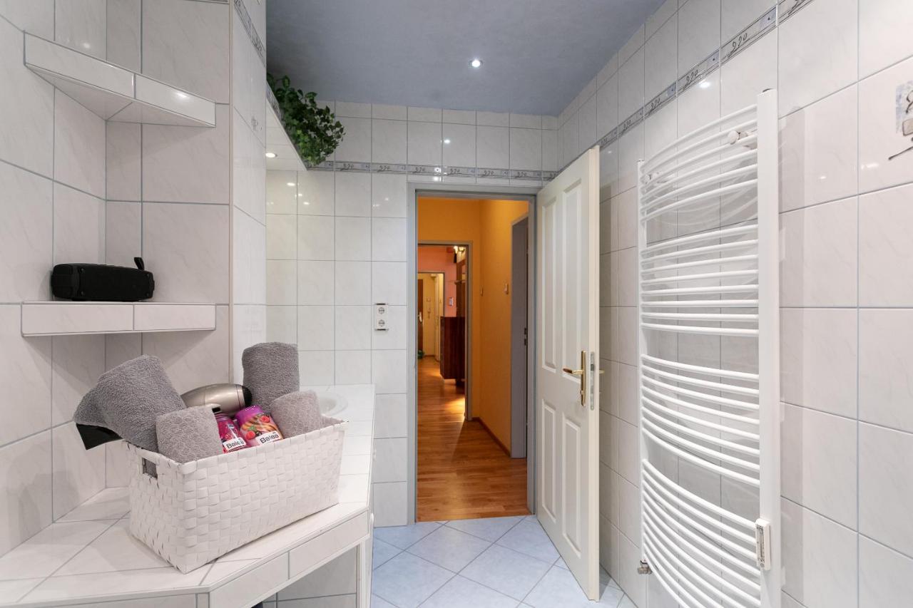 Zentrales Apartment In U-Bahn Naehe & Hauptbahnhof Bécs Kültér fotó