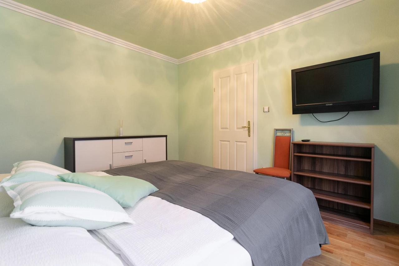 Zentrales Apartment In U-Bahn Naehe & Hauptbahnhof Bécs Kültér fotó